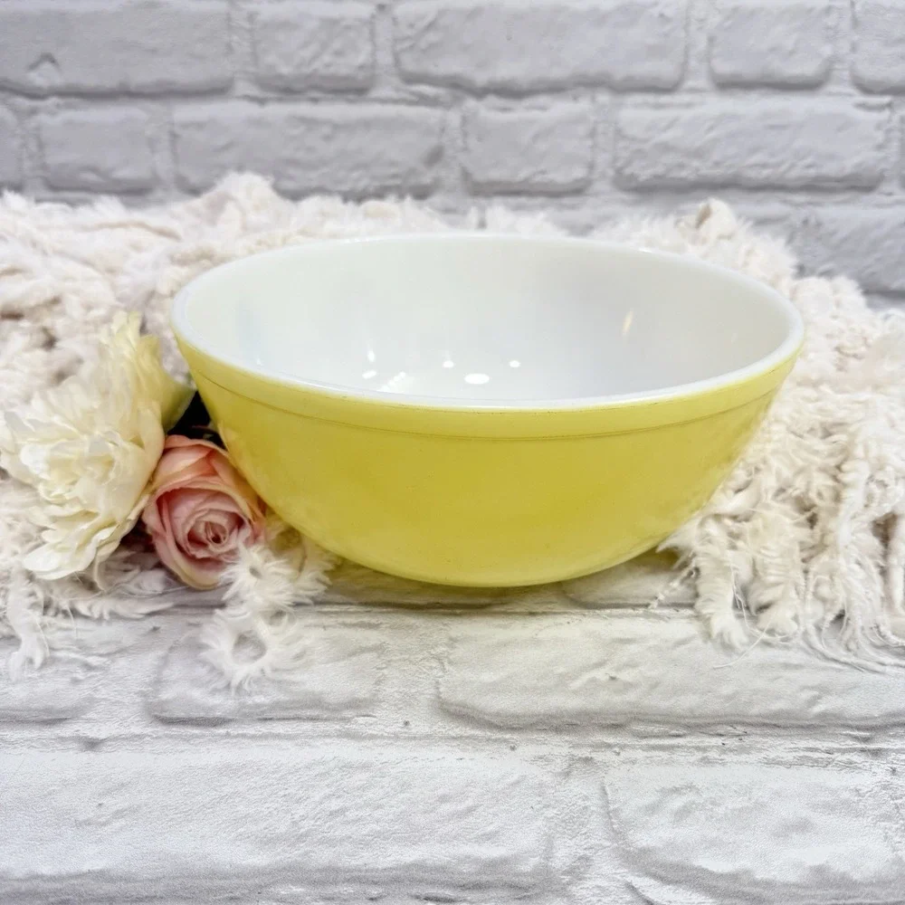 Vintage Pyrex Bowl #404 Yellow Milk Glass Primary Color 4Qt  Mixing Nesting Bowl